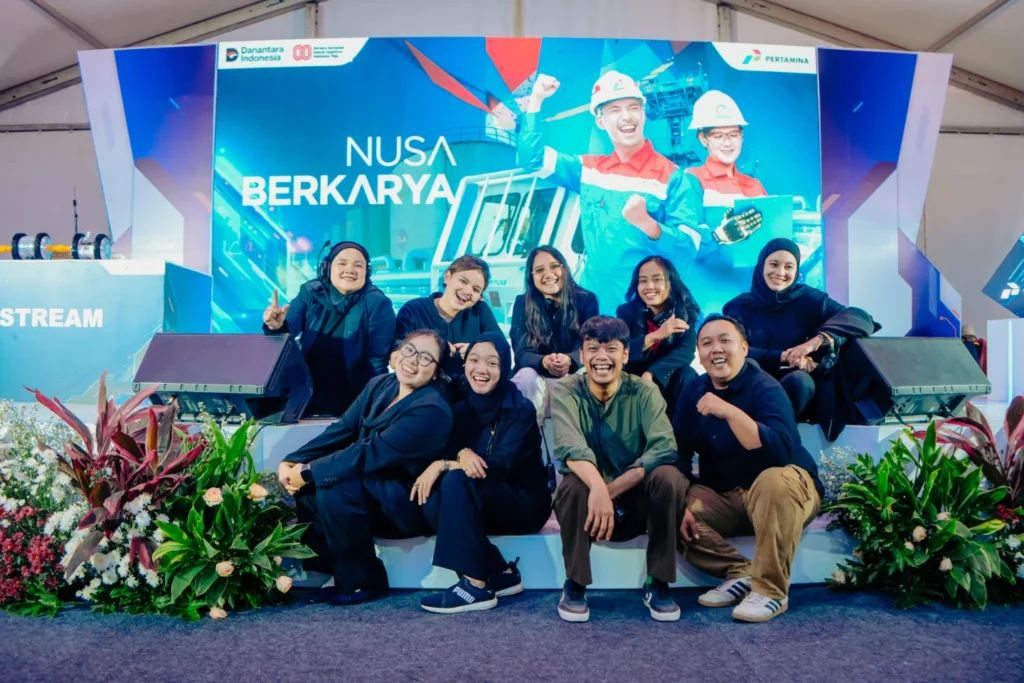 CREW (12)
